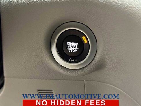 Used 2020 Chrysler Pacifica Touring-L FWD image 46