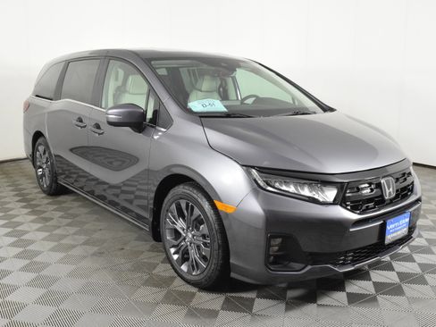 New 2026 Honda Odyssey Touring image 4