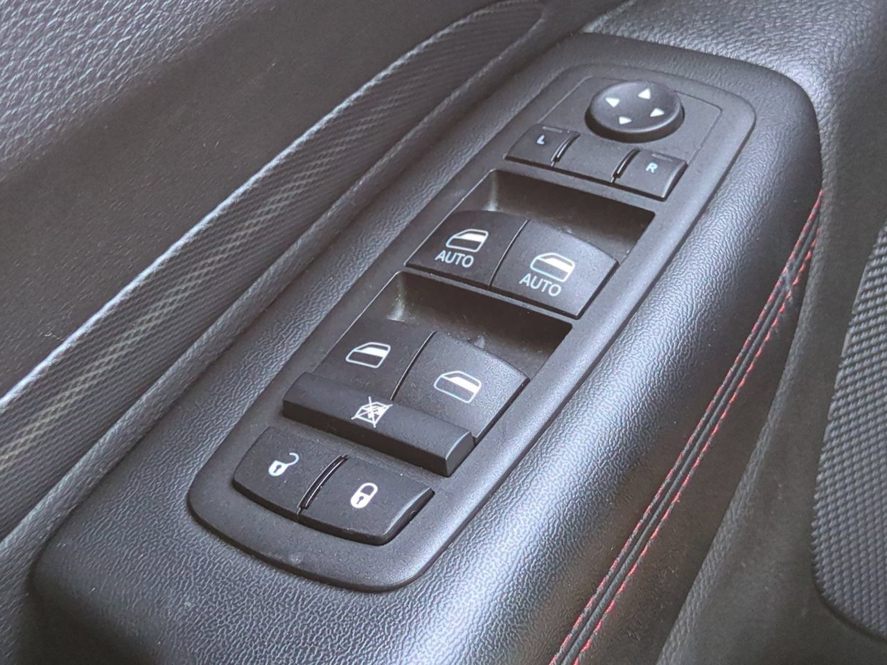 Used 2025 Dodge Durango GT AWD/4WD image 23