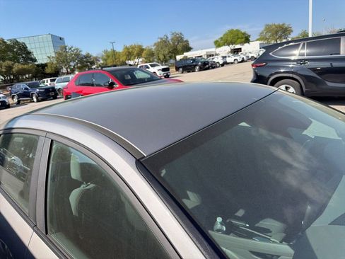 Used 2023 Hyundai Elantra SE image 4