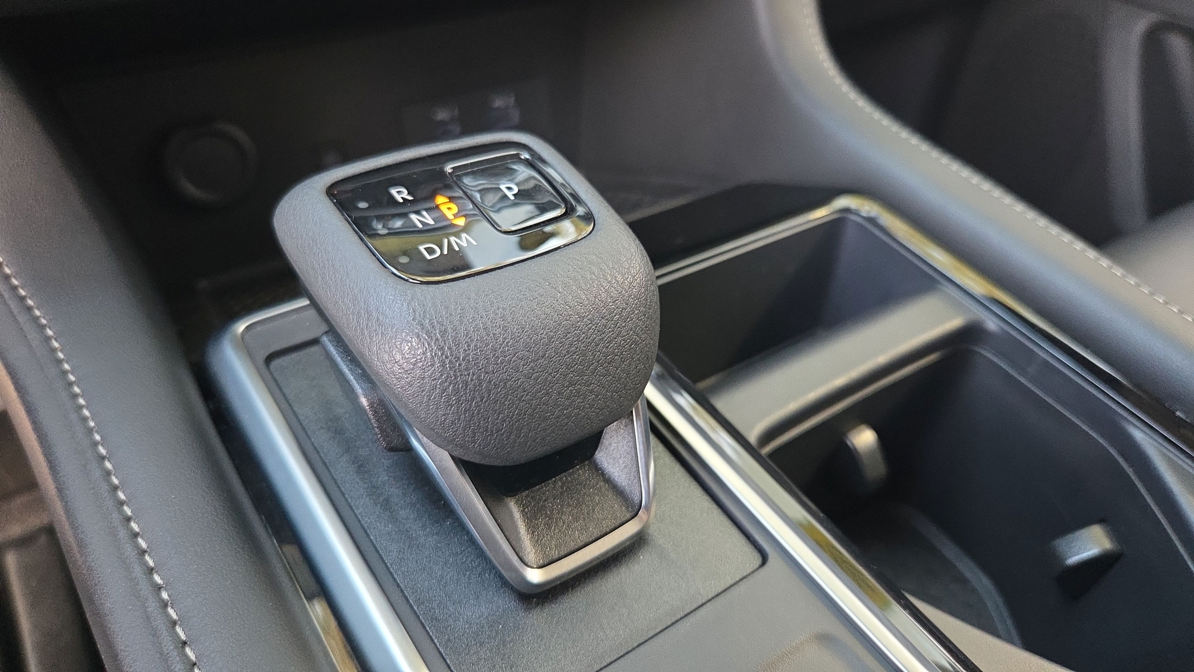 Used 2025 Nissan Pathfinder SL FWD image 27