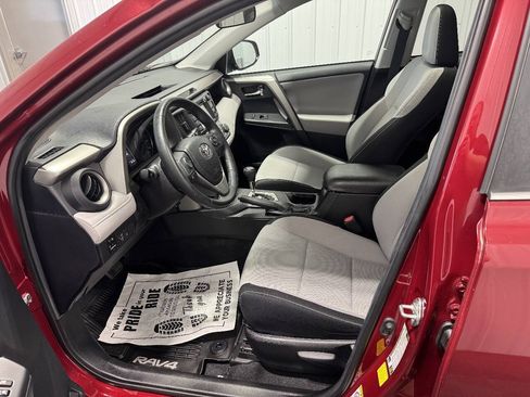 Used 2018 Toyota RAV4 XLE FWD image 12