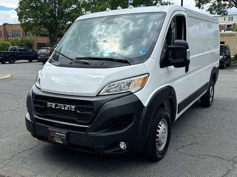 Used 2025 RAM ProMaster 2500 w/ Convenience Group FWD image 3