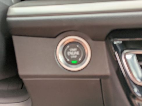 Used 2025 Chevrolet Traverse LT FWD image 30