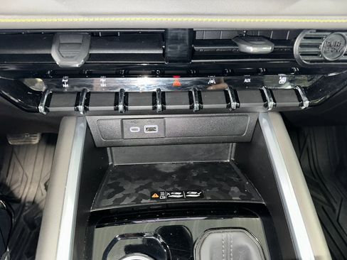 Certified 2024 Chevrolet Colorado ZR2 w/ ZR2 Convenience Package III image 15