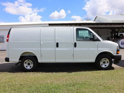 New 2025 GMC Savana 2500 w/ Driver Convenience Package RWD image 4