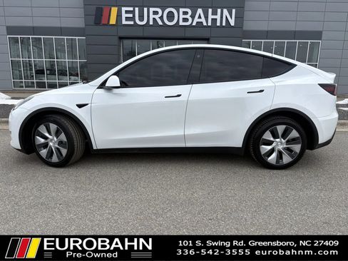 Used 2023 Tesla Model Y Long Range AWD/4WD image 2