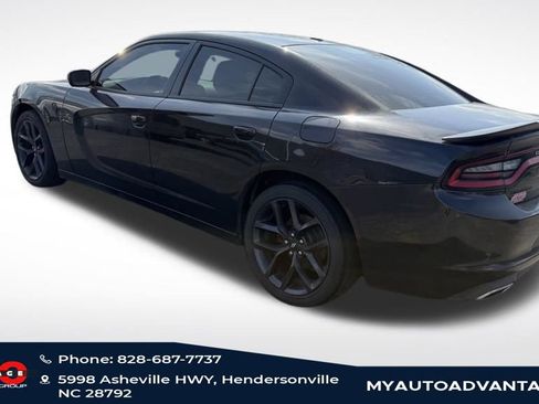 Used 2019 Dodge Charger SXT w/ Blacktop Package image 4