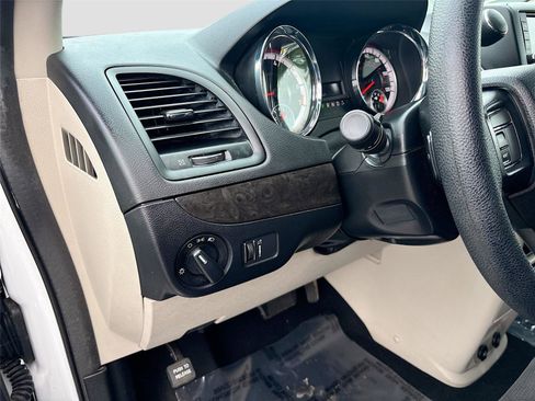 Used 2019 Dodge Grand Caravan SE image 11
