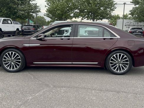 Used 2017 Lincoln Continental Select w/ Climate Package AWD/4WD image 4