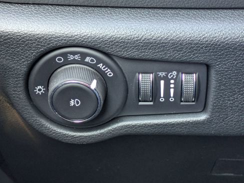 New 2026 Chrysler Pacifica Select AWD/4WD image 17