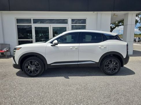 Used 2025 Nissan Kicks SR FWD image 4