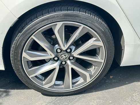 Used 2017 Toyota Prius Prime Premium image 4