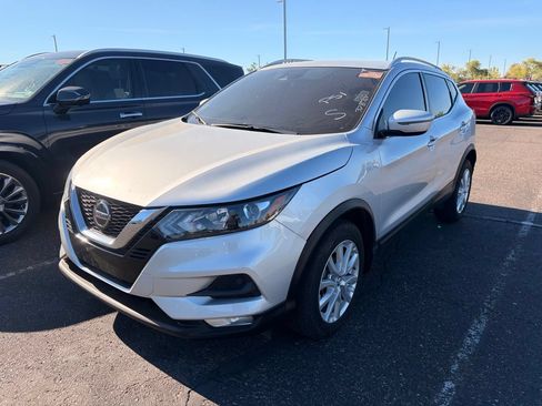 Used 2022 Nissan Rogue Sport SV FWD image 2