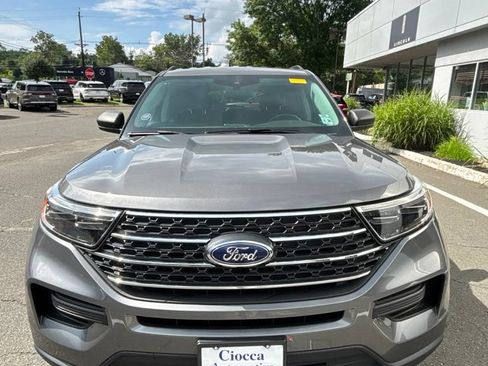 Used 2023 Ford Explorer XLT AWD/4WD image 6