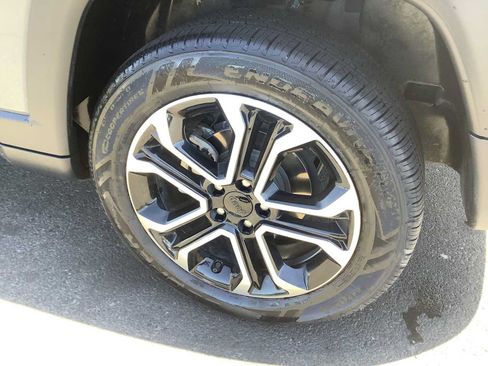 Used 2023 Jeep Compass Limited AWD/4WD image 6