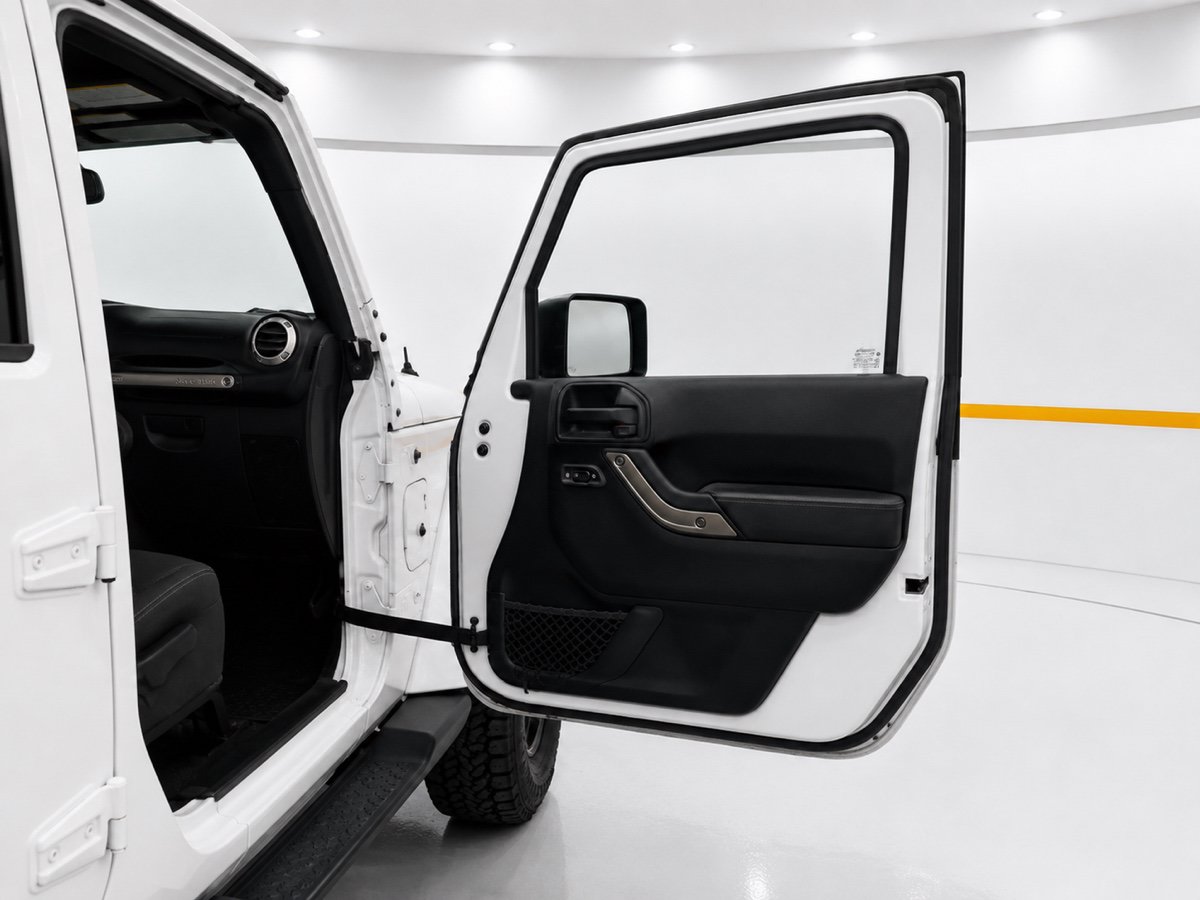 Used 2018 Jeep Wrangler Unlimited Sahara AWD/4WD image 11