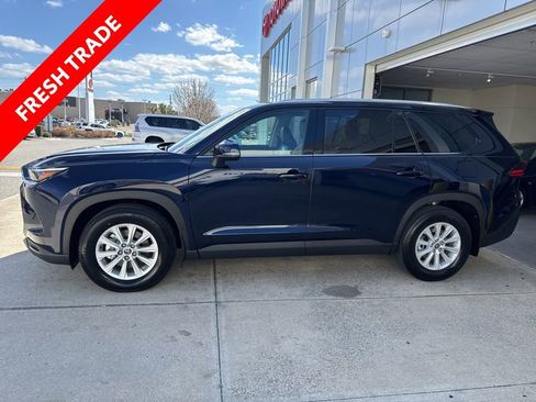 Used 2026 Toyota Grand Highlander XLE image 3