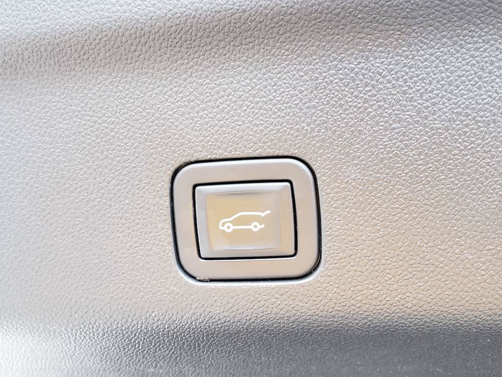 Used 2023 GMC Yukon Denali RWD image 8