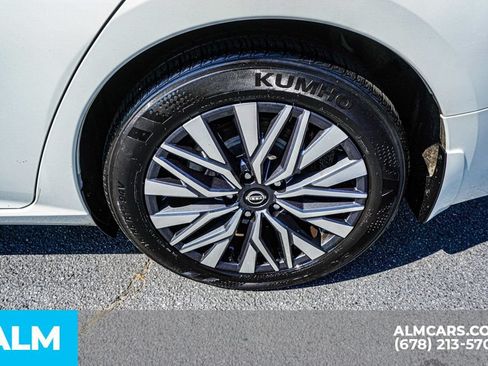 Used 2025 Nissan Altima 2.5 SV FWD image 16