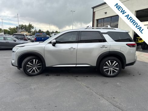 Used 2022 Nissan Pathfinder Platinum AWD/4WD image 4