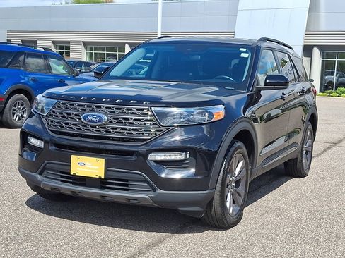 Certified 2023 Ford Explorer XLT w/ Equipment Group 202A AWD/4WD image 4