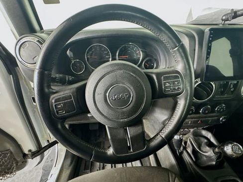 Used 2017 Jeep Wrangler Unlimited Sahara AWD/4WD image 14