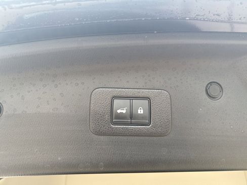 Used 2024 Nissan Armada SL w/ Captain's Chairs Package image 8