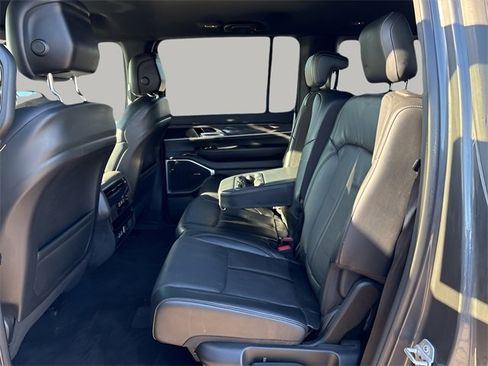 Used 2022 Jeep Wagoneer Series II image 16