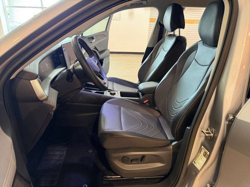 Used 2026 Volkswagen Tiguan SE FWD image 29