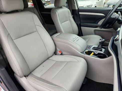 Used 2018 Toyota Highlander XLE image 15