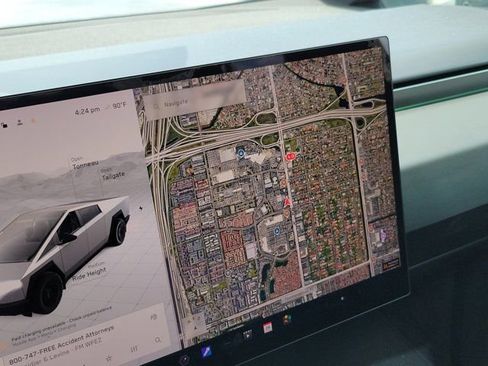 Used 2024 Tesla Cybertruck AWD Crew Cab image 32