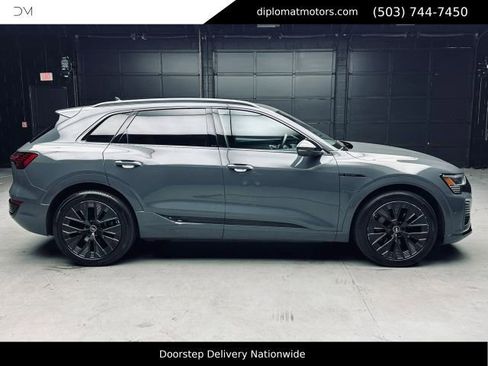 Used 2024 Audi Q8 e-tron Prestige AWD/4WD image 8