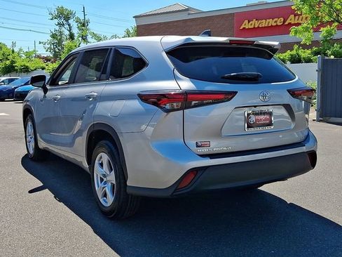 Certified 2025 Toyota Highlander LE FWD image 4