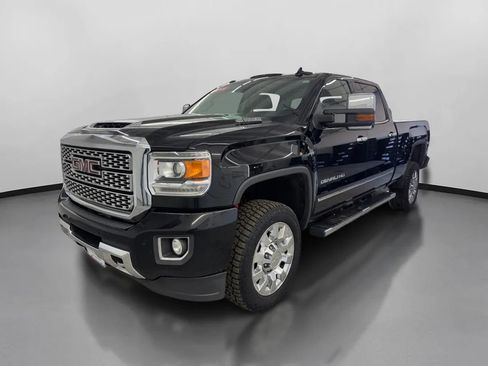 Used 2019 GMC Sierra 2500 Denali w/ Duramax Plus Package AWD/4WD image 4