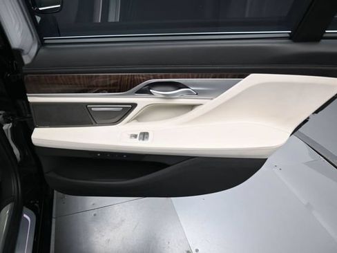 Used 2022 BMW 750i xDrive w/ Luxury Rear Seating Package AWD/4WD image 43