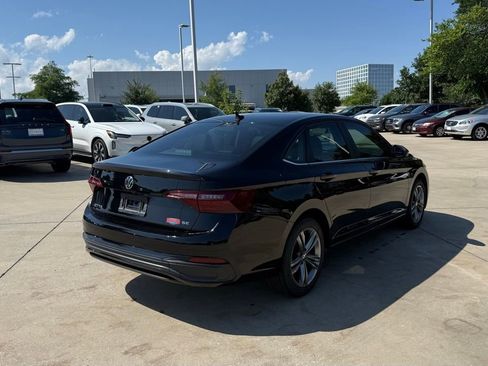 Used 2023 Volkswagen Jetta SE FWD image 5
