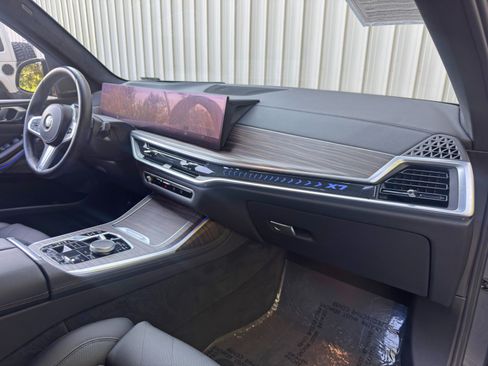 Used 2023 BMW X7 xDrive40i w/ M Sport Package AWD/4WD image 15