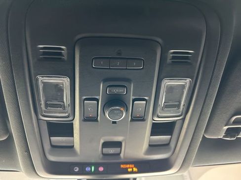 Used 2022 GMC Yukon AT4 AWD/4WD image 13