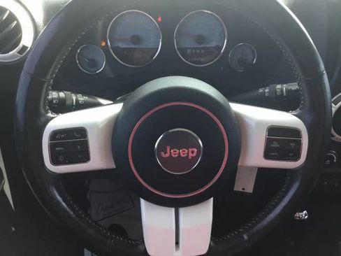 Used 2014 Jeep Wrangler Unlimited Sahara AWD/4WD image 15