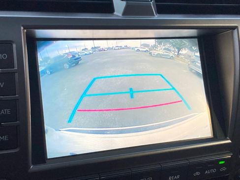 Used 2018 Lexus GX 460 Luxury w/ Preferred Accessory Package image 25