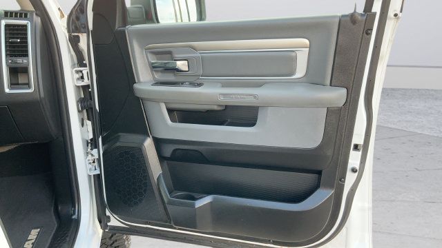 Used 2019 RAM 1500 Classic SLT AWD/4WD image 22