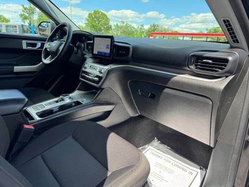 Used 2022 Ford Explorer XLT RWD image 19