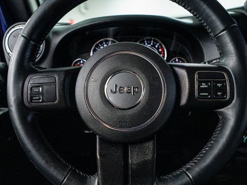 Used 2018 Jeep Wrangler Unlimited Sahara image 38