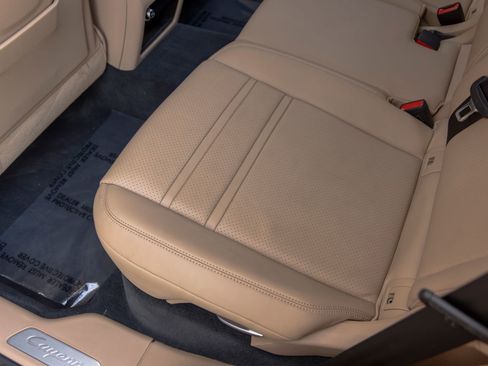 Used 2020 Porsche Cayenne image 44