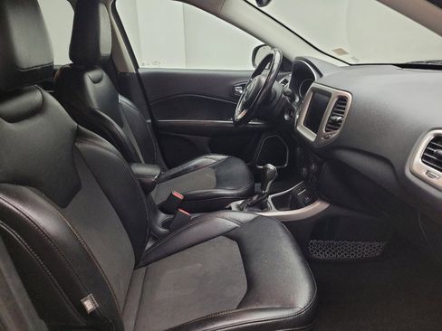 Used 2018 Jeep Compass Latitude w/ Popular Equipment Group FWD image 21