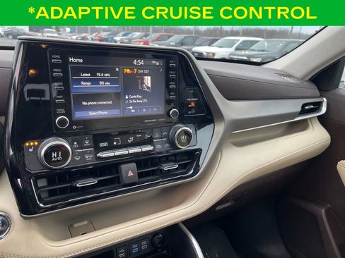 Used 2022 Toyota Highlander XLE image 22