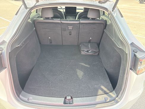 Used 2024 Tesla Model Y 2WD image 21