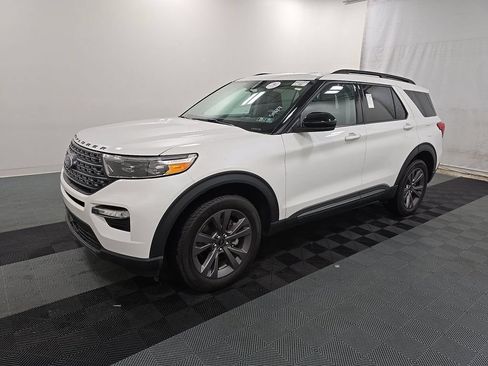 Used 2024 Ford Explorer XLT w/ Equipment Group 202A AWD/4WD image 1