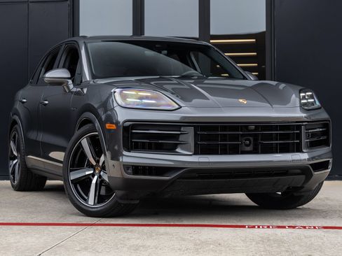 Certified 2025 Porsche Cayenne S w/ Premium Package Plus AWD/4WD image 6